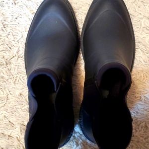 Rag & Bone size 7 rain boot.